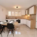 My Dalmatia - M With Free Parking And Roof Terrace Apartmán